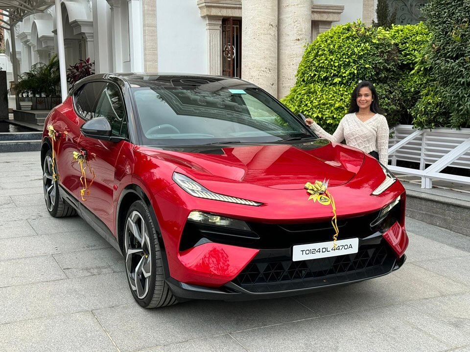 lotus eletre price in india